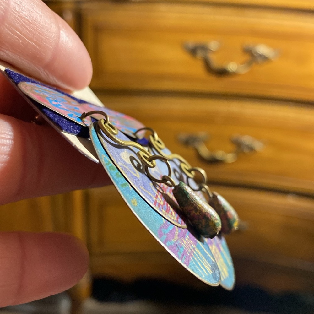 Hand Painted metal earrings/90โs - Picture 3 of 7